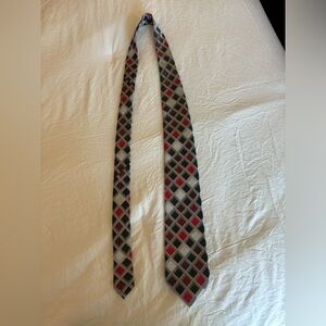 Van Heusen Black Red Silver Gray Plaid Silk Tie Men’s